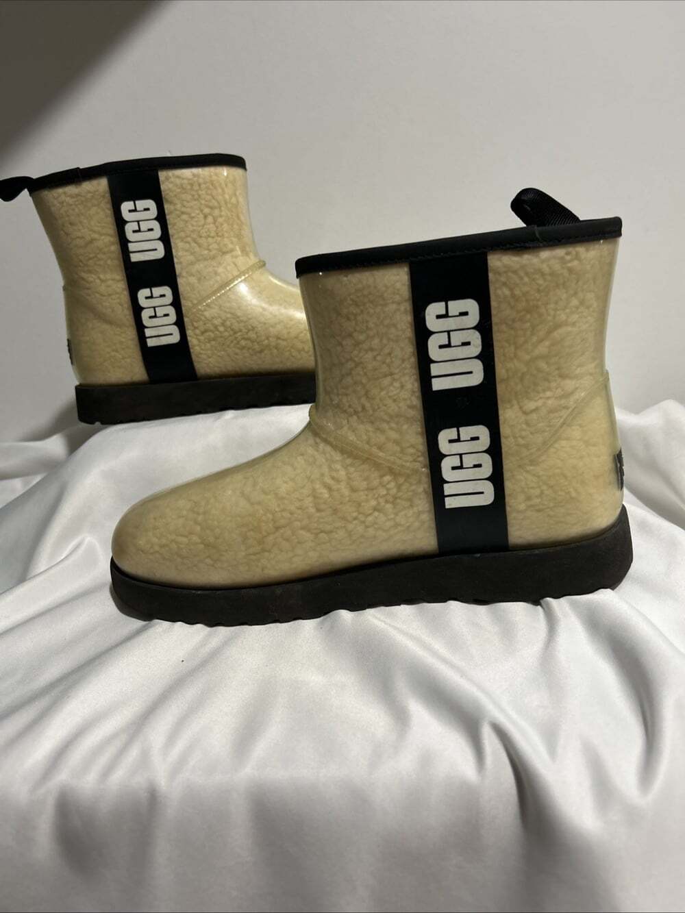 UGG Classic Clear Mini Faux Shearling Waterproof Boots in Women's Size 10